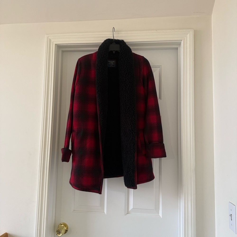 Abercrombie Plaid Red and Black Women's Sherpa cardigan